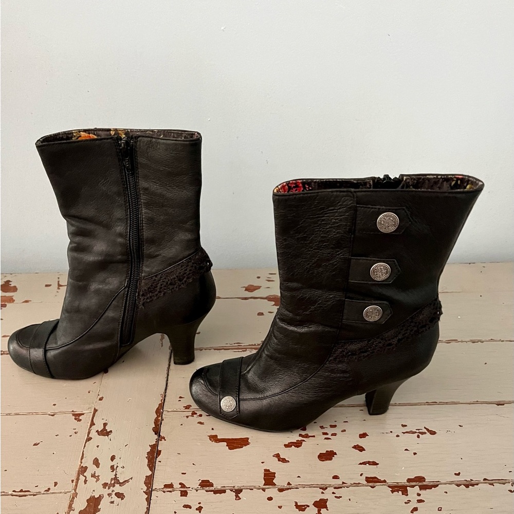 Retro Nina Dolls Black Low Boots Size 7